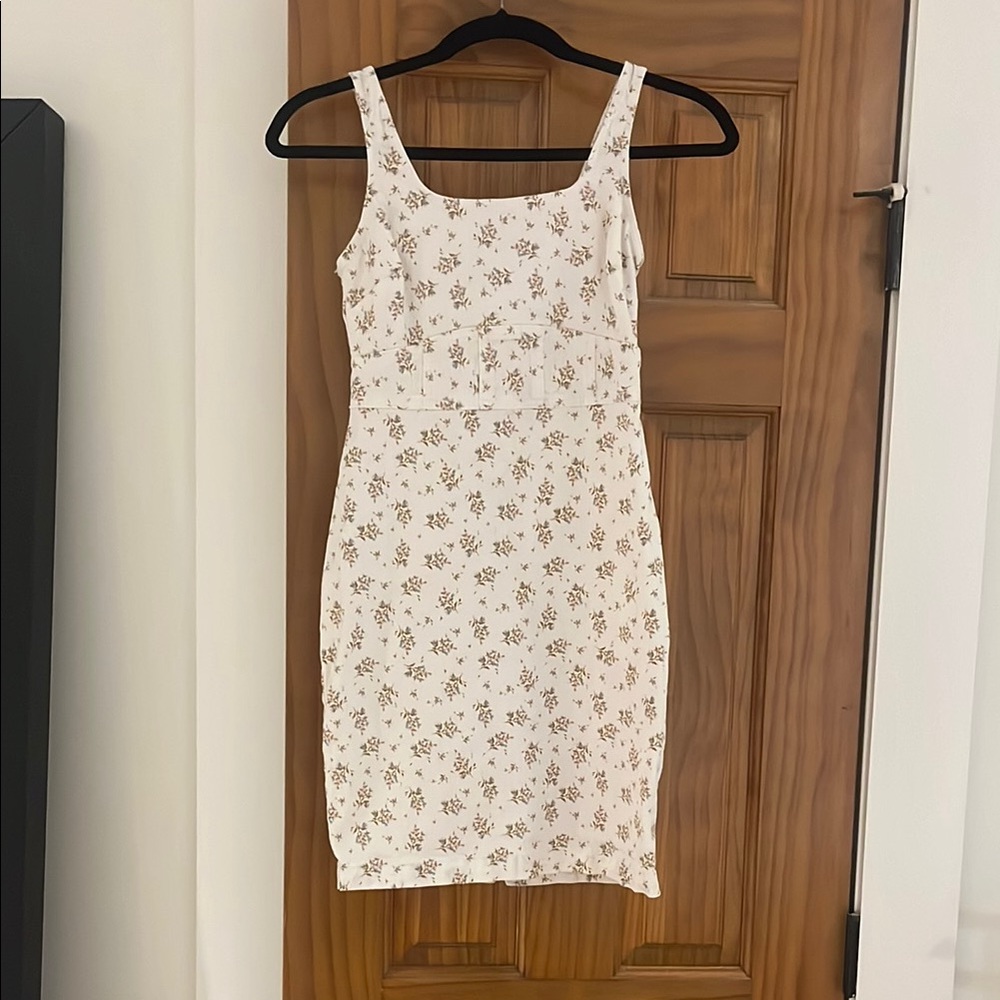 super cute floral dress still super new never worn !!